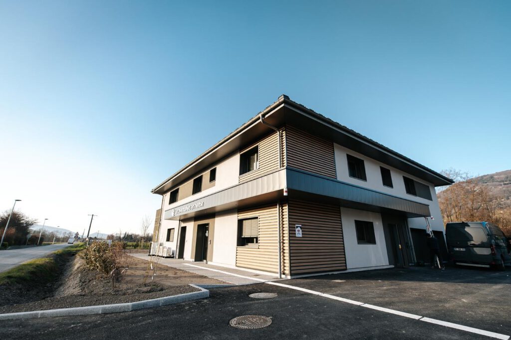 Vue extérieure de la micro-crèche à Arenthon dans la vallée de l'Arve