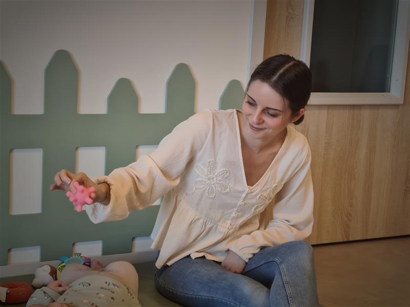 Soins pour bébé à la crèche à Arenthon